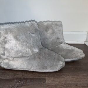 Cuddl Duds Soft Gray Faux Fur Slippers
